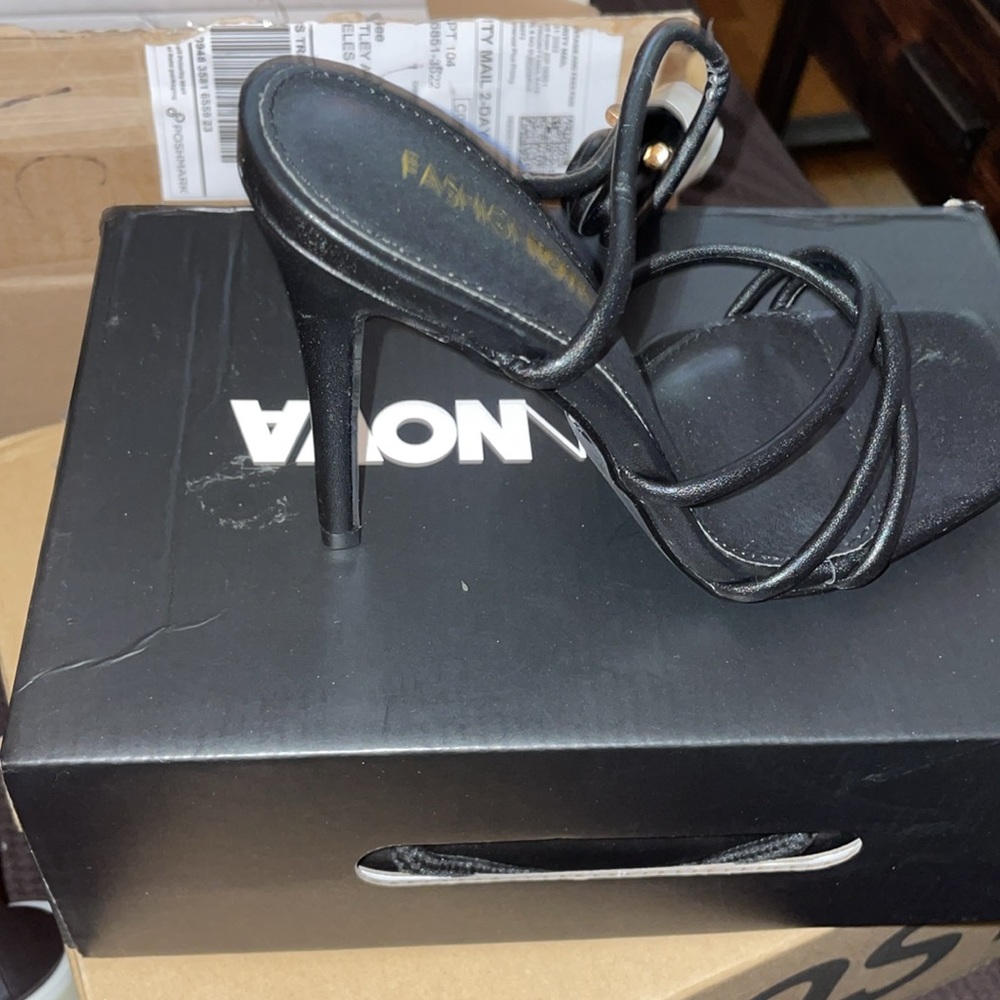NWT FashionNova Never Look Back Strappy Heels DANNA in Black Size 6